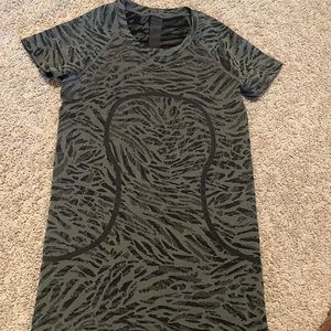 gray patterned lululemon swiftly tech